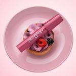 Dot & Key Meltie Lip Balm SPF 50+ with 2% Kojic 4g - BERRY CRUMBLE